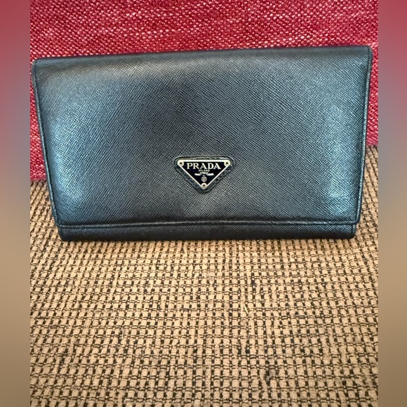 PRADA AUTHENTIC BLACK SAFFIANO LEATHER BIFOLD WALLET. SUC. COA INCLUDED. - Picture 2 of 15